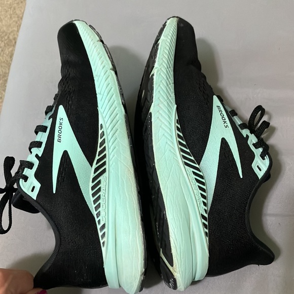 Brooks Launch GTS - Picture 7 of 8